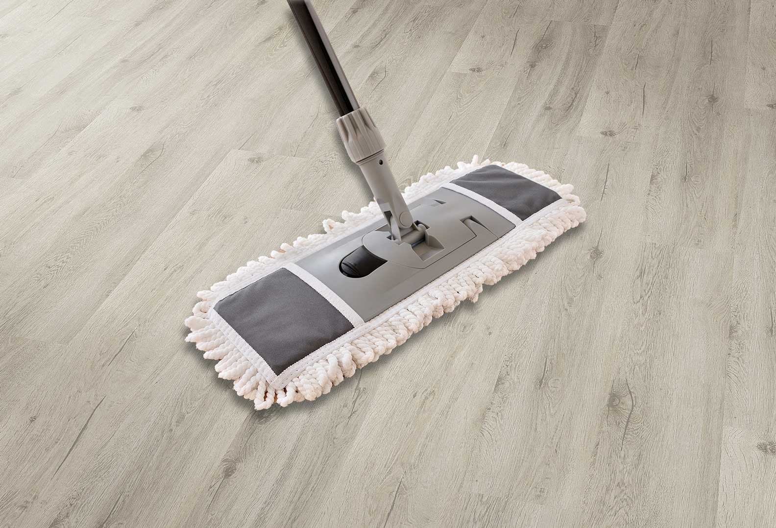 Richtige Pflege bei Landhausdiele Eiche rustikal hell gekalkt