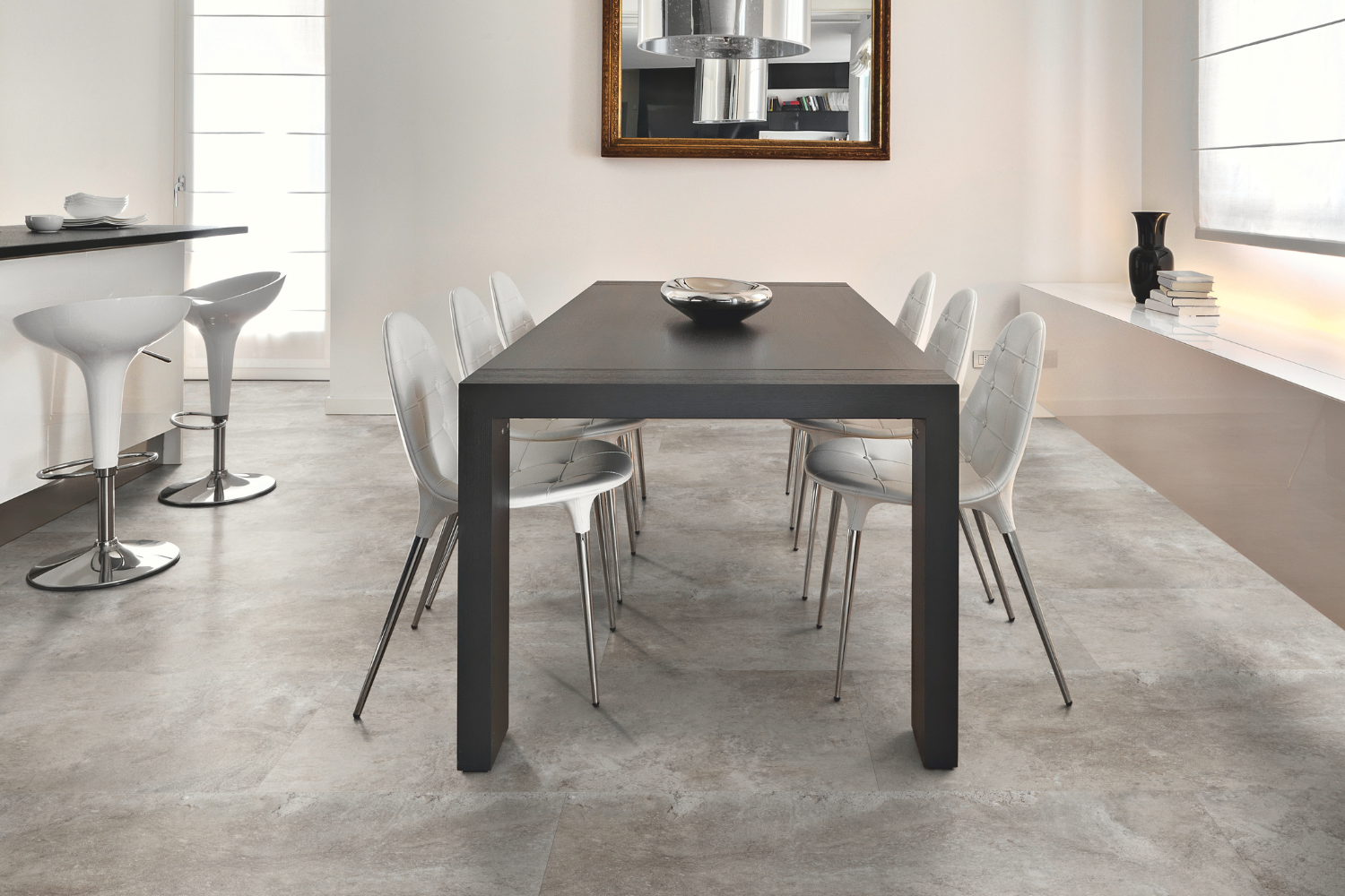 Vinylboden Waschbeton im Esszimmer